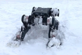 クマの足付き四足歩行ロボットが世界で初めて北極の海氷歩行に成功