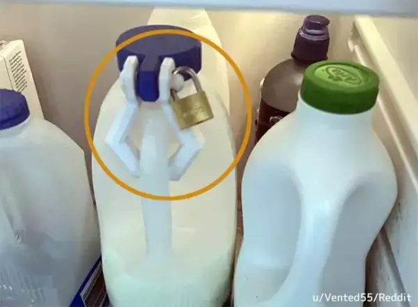 社員用冷蔵庫に入れた自分の牛乳に南京錠をかけた従業員。その行動に対するネットの反応