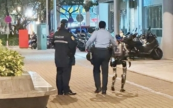 「高齢女性を驚かせた罪」で警察がロボットに厳重注意