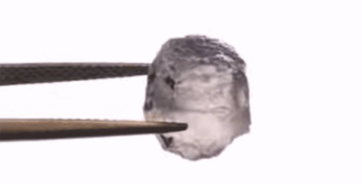 不思議きれい 角度によって色が変わる鉱石 菫青石 アイオライト 15年5月19日 エキサイトニュース