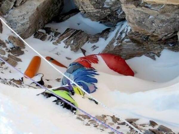 エベレストに残された回収不能な登山者たちの遺体 グリーンブーツ