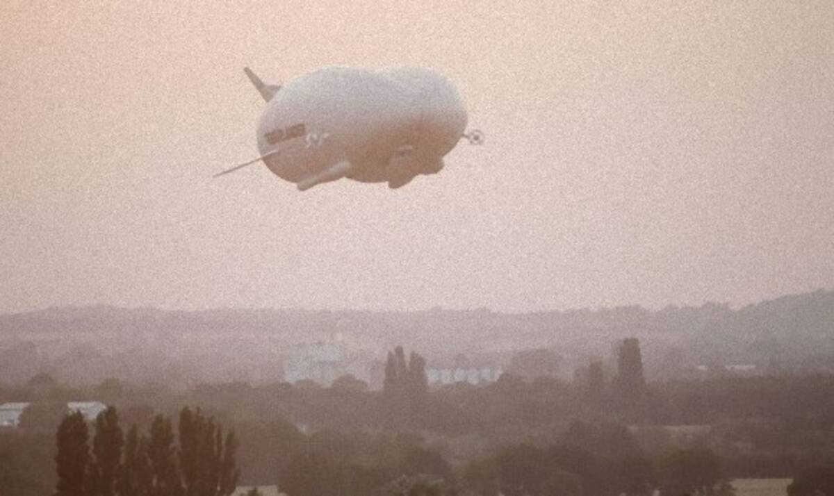 空飛ぶおしり の異名を持つ 世界最大の航空機がイギリス上空の初飛行に成功 英 16年8月23日 エキサイトニュース 2 2