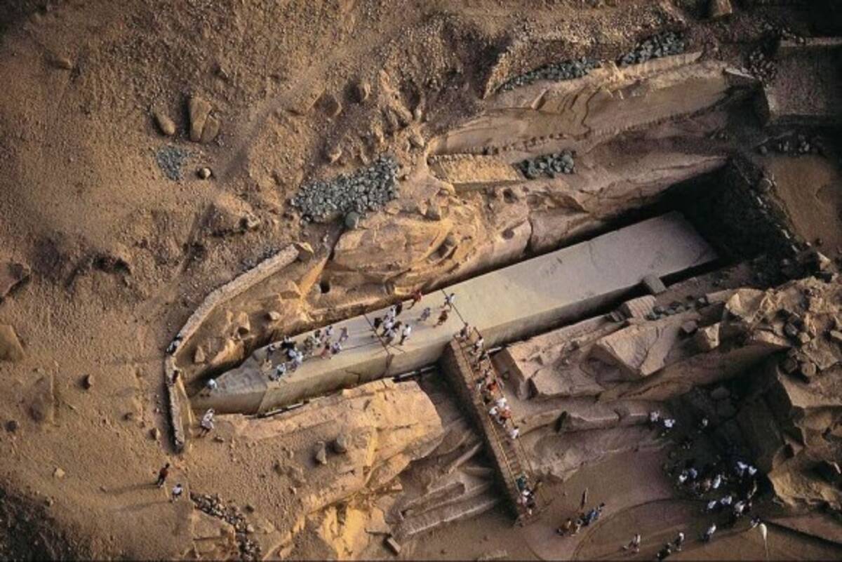 3500年前から採石場に横たわる 未完成のオベリスク エジプト 2017年10月24日 エキサイトニュース
