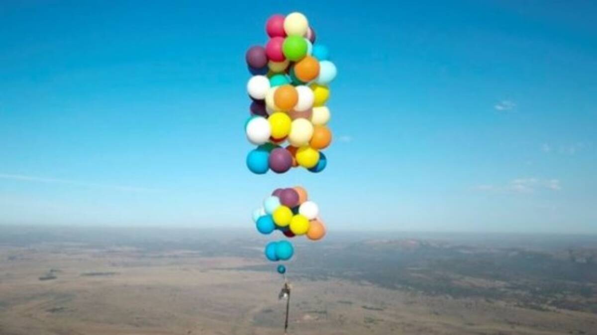 現代の風船おじさん 風船100個で空を飛ぶことに成功 イギリス 17年11月2日 エキサイトニュース