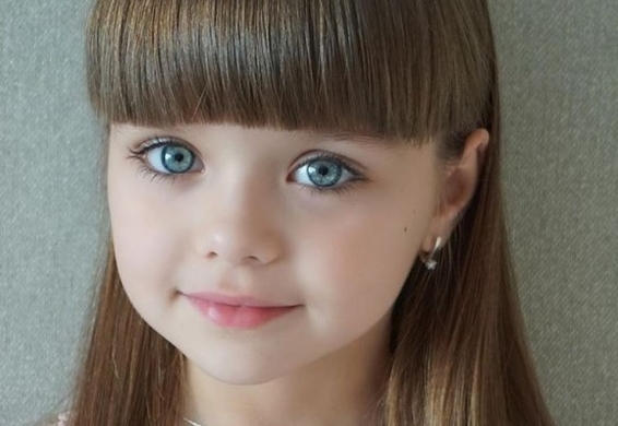 オッドアイとアルビノ 2つのスペシャルを持って生まれたチェチェンの美しい少女 ロシア 年5月16日 エキサイトニュース