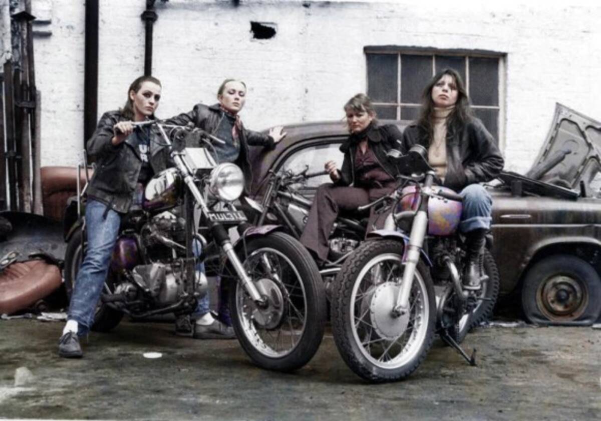 アメリカのモーターサイクルギャング ヘルズ エンジェルス に所属した女性たちの写真をカラー化 1960年代 70年代 18年1月13日 エキサイトニュース