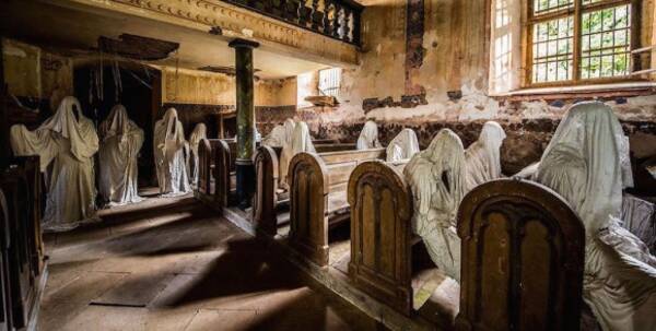 白いマントを被った幽霊が大量に 世にも恐ろしい教会 聖ジョージ教会 とその呪われた歴史 チェコ 18年4月22日 エキサイトニュース
