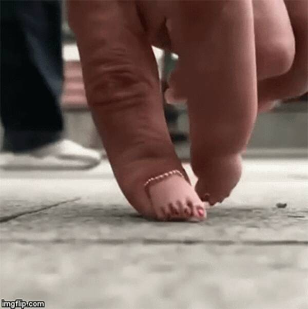 小人が来たぞ 手の指を足型にしちゃうとかいう最新ネイルアート 18年10月8日 エキサイトニュース