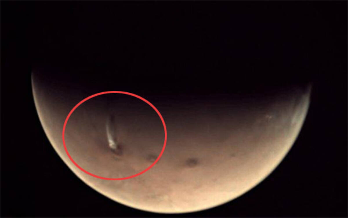え 火星の火山が噴火してる 欧州宇宙機関 Esa が公開した最近の写真に映し出されていた煙のような謎の影 18年10月23日 エキサイトニュース