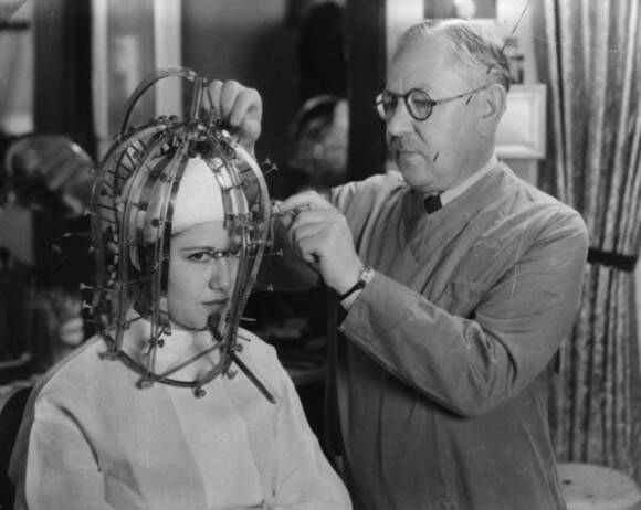 1930年代に開発されたアメリカの美顔計測器が恐怖以外見当たらない 18年11月19日 エキサイトニュース