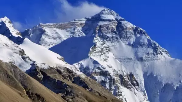 エベレストの氷が解けてあらわになった無数の登山家の遺体（ネパール）
