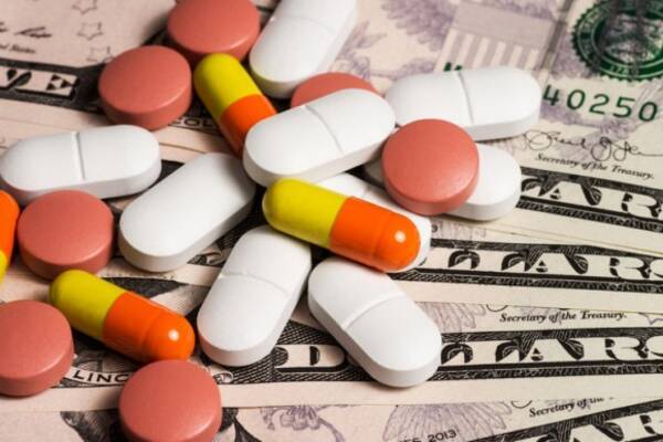 アメリカで医薬品（処方薬）の価格上昇が止まらない。2019年上半期だけで値段が879％増しになった薬も