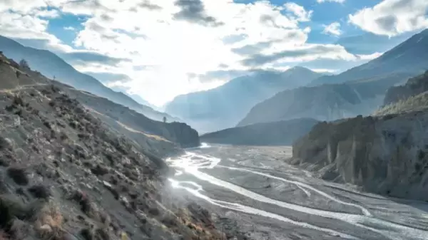 ヒマラヤの氷河から解け出しつつある数十年来の汚染物質