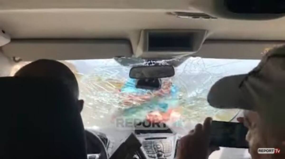 レストラン経営者が苦情を訴えた観光客に激怒 車に飛び乗りフロントガラスをたたき割る アルバニア共和国 19年8月19日 エキサイトニュース