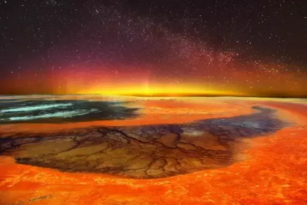 地球の生命力を感じる神秘的な噴火。海の底で燃え上がる世界8つの海底火山
