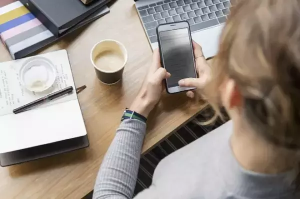 スマホの入力速度がキーボードに追いつきつつある（フィンランド・英・スイス合同研究）