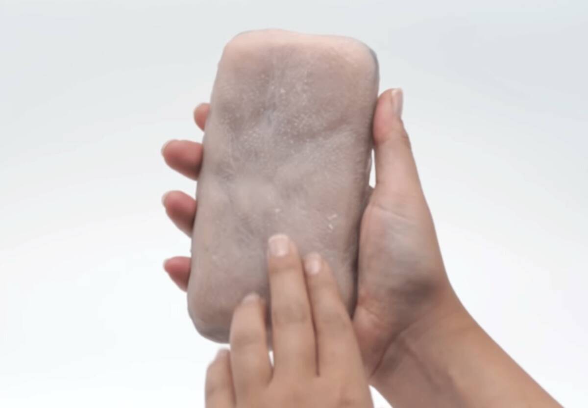 スマホいじりがはかどる はかどらない 人間の皮膚と感覚を再現したスマホケースが開発される フランス 19年10月23日 エキサイトニュース
