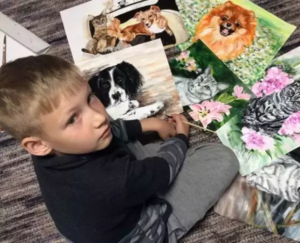 9歳少年がペットの肖像画を描き続ける理由。絵と引き換えに動物保護施設へ寄付をしてもらう（ロシア）