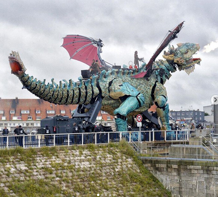 動くし乗れる 圧倒的存在感 機械仕掛けの巨大ミノタウロスがお披露目 フランス 18年11月11日 エキサイトニュース