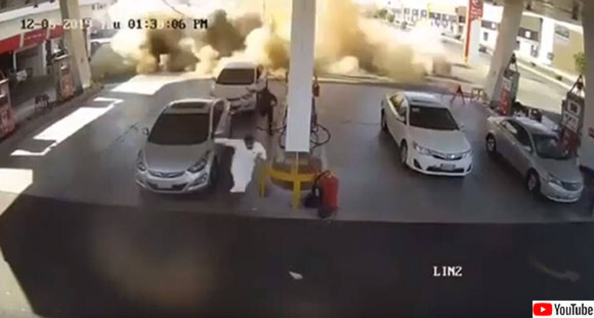 ガソリンスタンドの地下タンクが突如爆発 監視カメラがとらえた衝撃映像 サウジアラビア 19年12月7日 エキサイトニュース