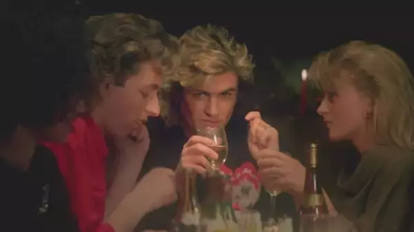 4Kで鮮明に蘇る、ワム!のラストクリスマスのミュージックビデオのリマスターバージョン