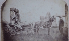 ストーンヘンジで撮られた記録上最古の家族写真（約150年前）