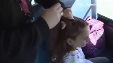 母親を亡くした少女の髪を毎朝三つ編みにしてくれるスクールバス運転手（アメリカ）