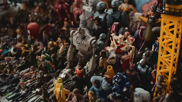 ゴミの中から拾った物を34年かけてコレクション。見事なお宝博物館となった（アメリカ）