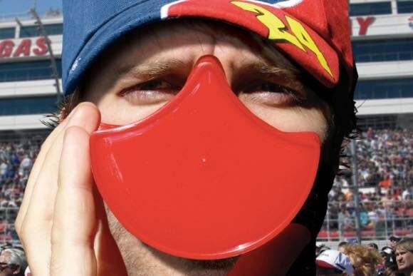 飲みながら試合を観戦できるカップ