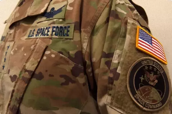 なぜ迷彩柄？宇宙にジャングルあるの？新設されたアメリカ宇宙軍のユニフォームが物議をかもす