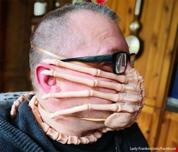 マスクをするならフェイスハガーでありたい 社会的距離なら保てるかもしれないエイリアンなマスクを制作 アメリカ 年4月11日 エキサイトニュース