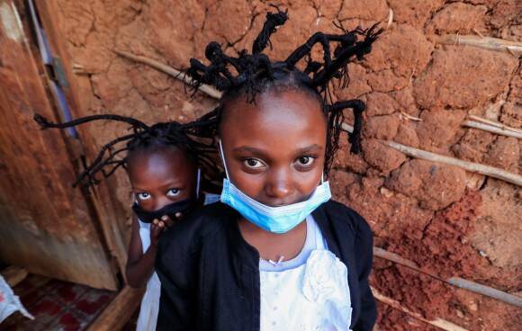 ケニアのスラム街でコロナウイルスを模したヘアスタイルが流行中 2020年5月13日 エキサイトニュース