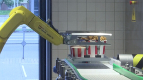 ロシアのKFCがロボットヘルパーを導入。顧客と接触しない「未来のレストラン」をオープン