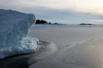 カナダ最後の無傷だった棚氷がついに崩壊、北極圏を熱波が襲う。