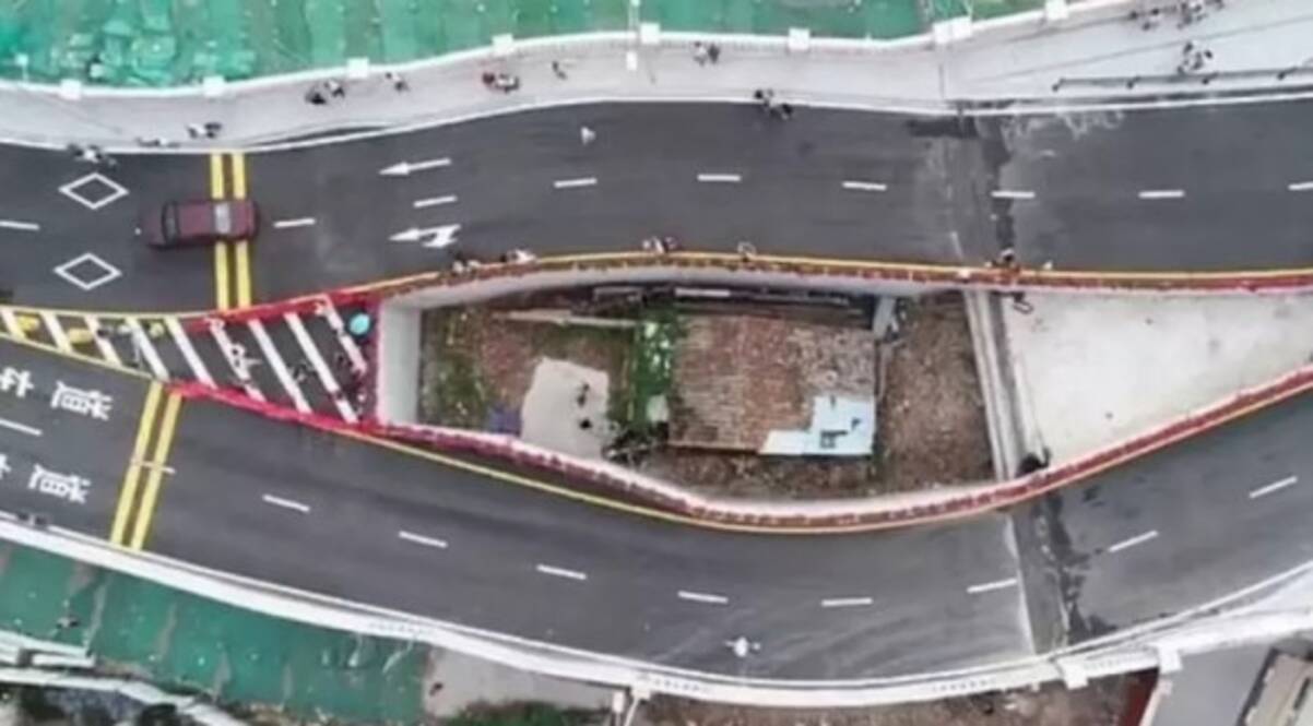 高架道路の真ん中に家 立ち退きを拒否した民家の周囲に道路を建設 中国 年8月12日 エキサイトニュース