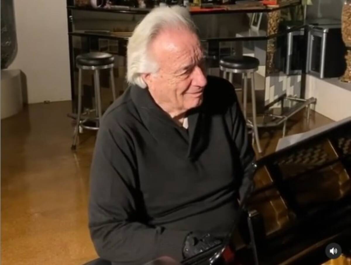 病と事故で両指が動かなくなったピアニスト 魔法の手袋 で年ぶりにピアノを弾く ブラジル 年10月3日 エキサイトニュース