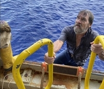 43時間も海を漂流していた62歳男性が無事救助される（アメリカ）