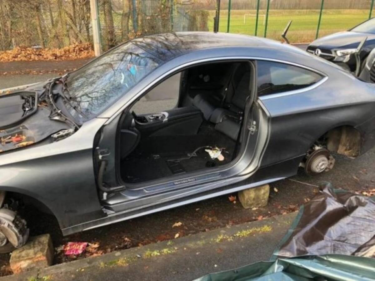 家の前に止めておいた車が思いっきり解体されていた件 年12月18日 エキサイトニュース