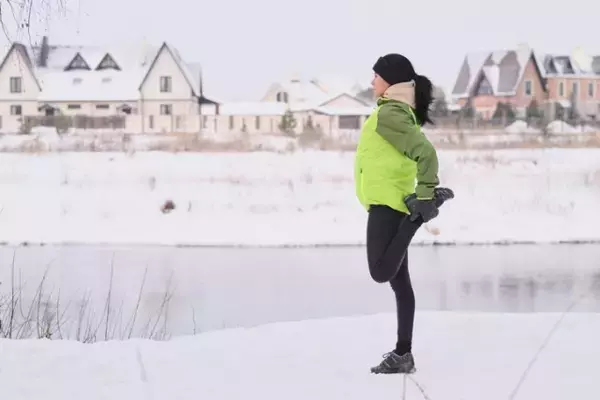 寒い日こそ外で運動しよう。寒さの中で運動した方が脂肪燃焼効率が上がるという研究結果が報告される