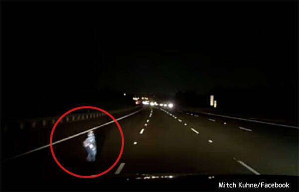 夜の高速道路上にいた子供の幽霊 ドライブレコーダーが記録した衝撃映像 21年4月29日 エキサイトニュース
