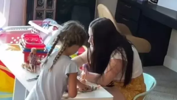 ベビーシッター女性が子供に歌う天使のような歌声に大反響。自信を無くしていた女性が再び希望を取り戻す