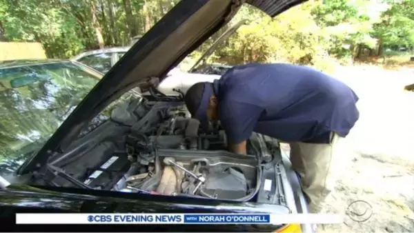 動かなくなった古い車を修理し、必要な人のもとへ無償で届ける男性（アメリカ）