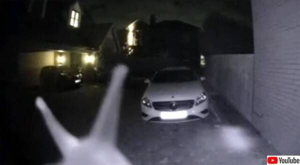 深夜に鳴り響くドアベル 謎の訪問者の正体は 21年10月25日 エキサイトニュース