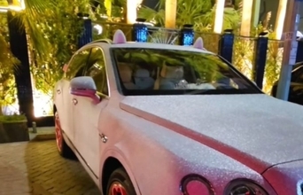 オンリー・ドバイ？ピンク色した猫耳クリスタル・ベントレーはいかが？