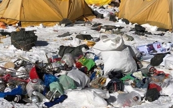 減らないエベレストのゴミ。ネパールが11年続けた保証金制度を廃止し新たな強硬策へ