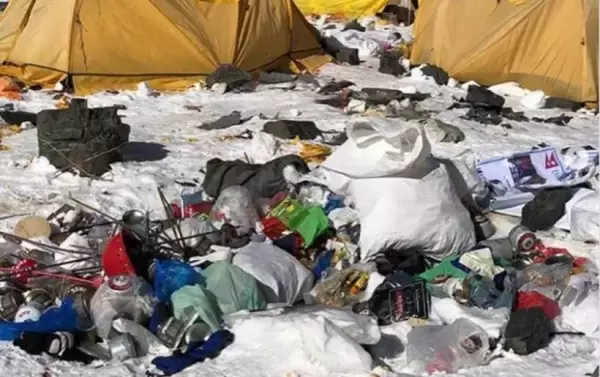 減らないエベレストのゴミ。ネパールが11年続けた保証金制度を廃止し新たな強硬策へ