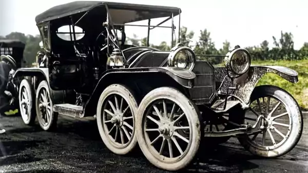 約100年前、アメリカには伝説の8輪自動車「オクトオート」があった