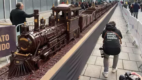 これ全部食べられるんだぜ！世界最長のチョコレート機関車がギネス記録