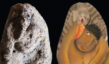 女性を抱くガチョウの粘土像、人と動物の絆を示す1万2000年前のアニミズムの世界