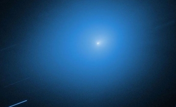 恒星間天体3I/ATLASの最新画像公開。2つの尾と激しい活動を観測